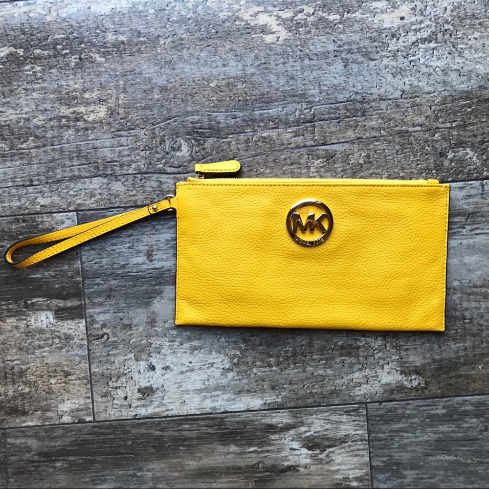 Michael Kors”Fulton” Large Wristlet in Yellow - Picture 1 of 3